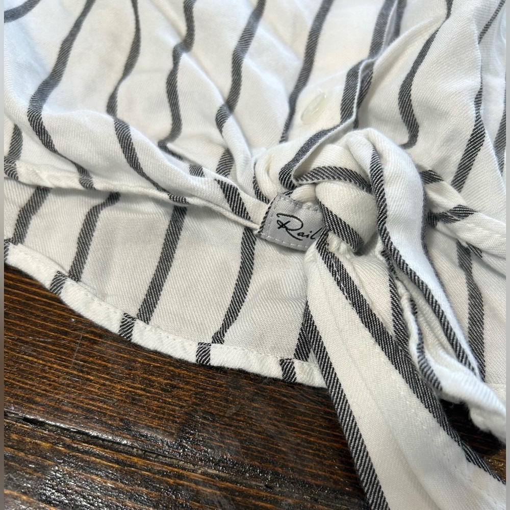 Rails Val storm stripe tie front shirt size large - Picture 4 of 8